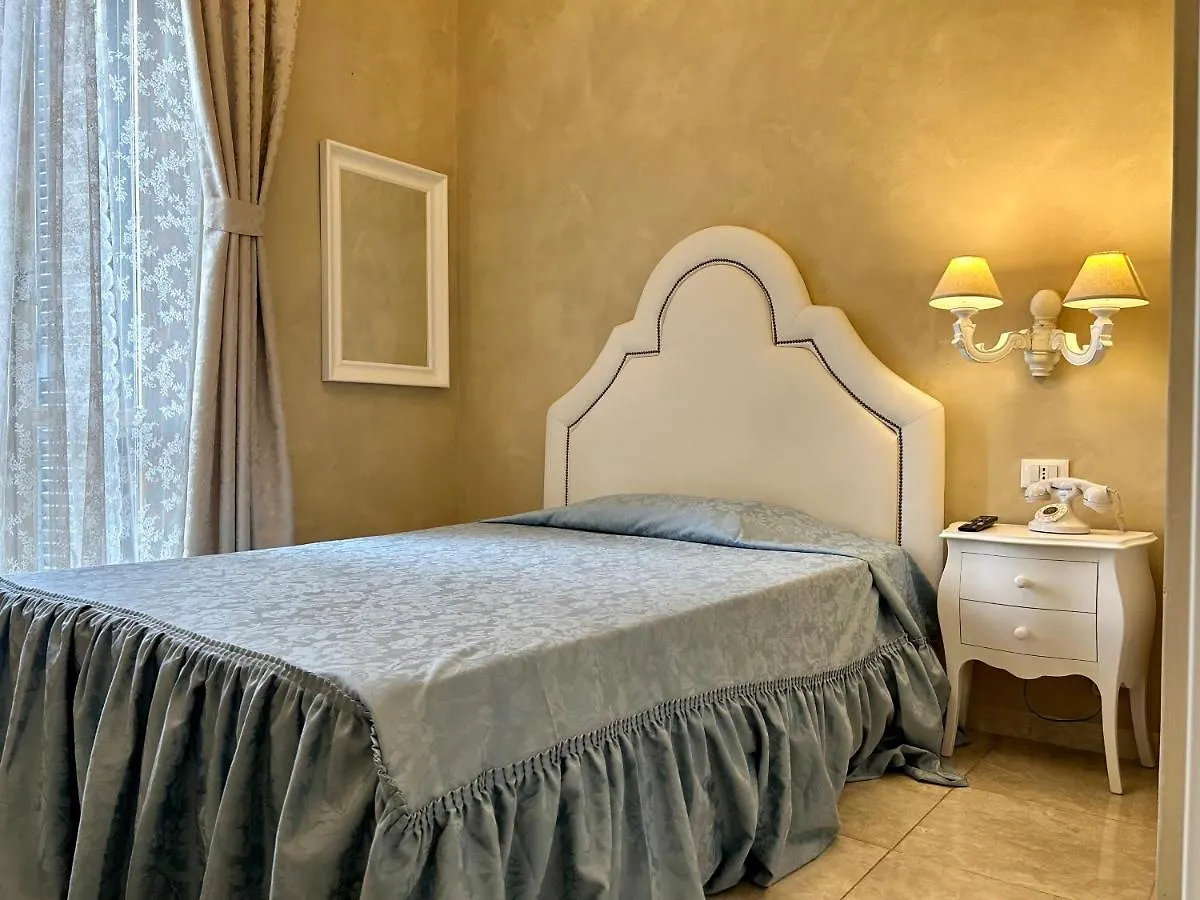 Boutique Hotel Calais Milano 0*,  Italia