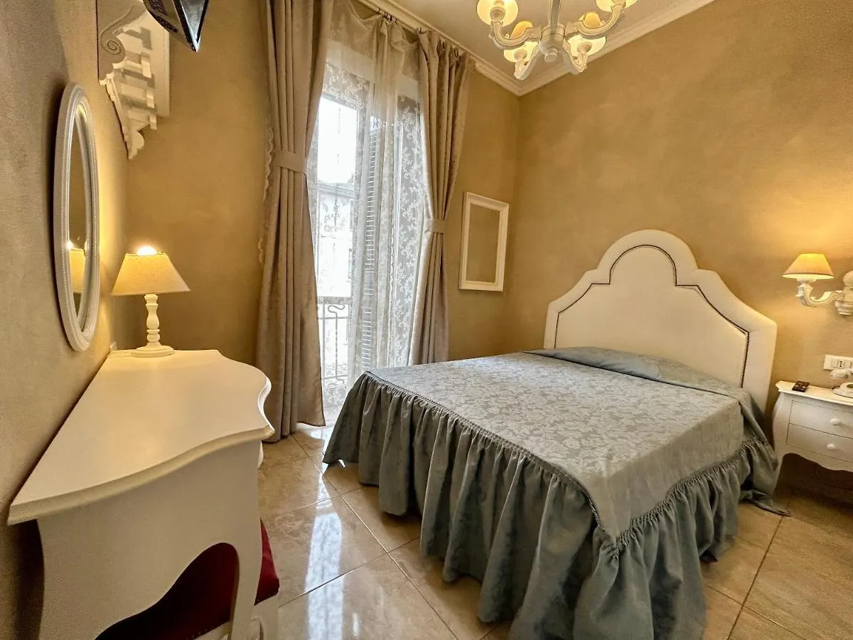 Boutique Hotel Calais Milano 0*,  Italia